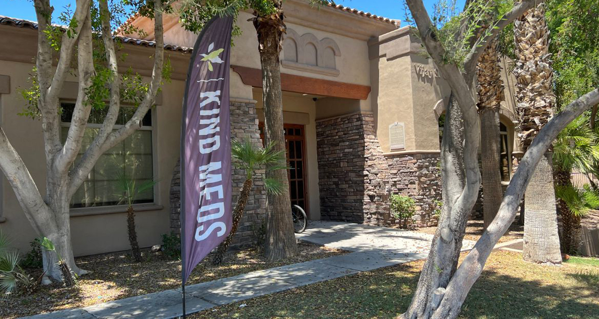 Why Local Dispensaries Still Beat the Big Chains in Phoenix